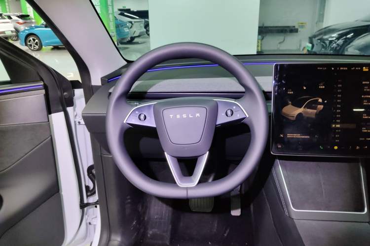 Used Tesla Model Y 2025 Long-Range All-Wheel-Drive Version Steering Wheel