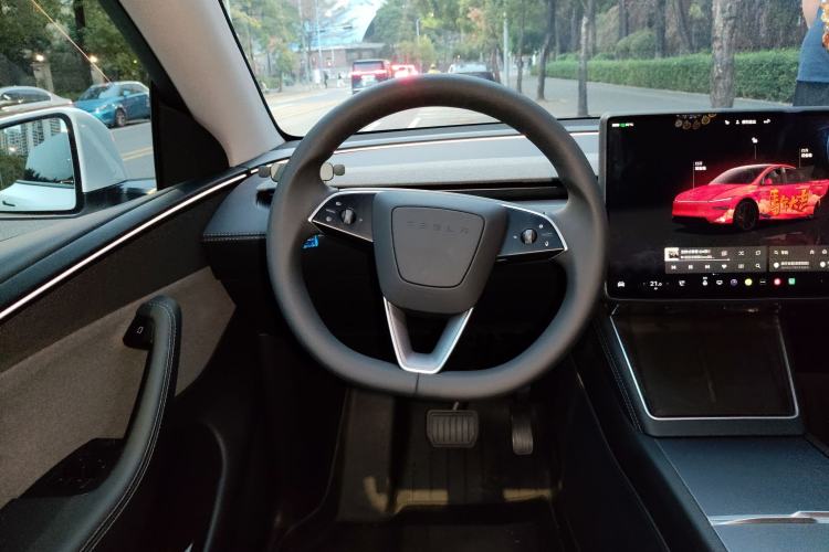 Used Tesla Model Y 2025 Rear-Wheel-Drive Version Steering Wheel