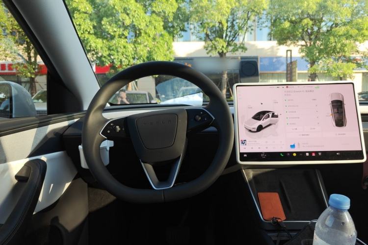 Used Tesla Model Y 2025 Updated Version Long-Range All-Wheel Drive Steering Wheel