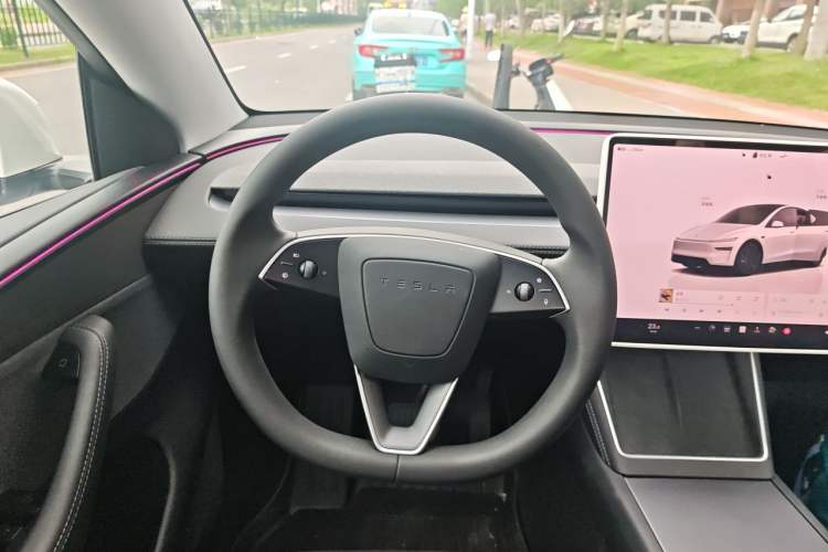 Used Tesla Model Y 2025 Rear-Wheel-Drive Version Steering Wheel