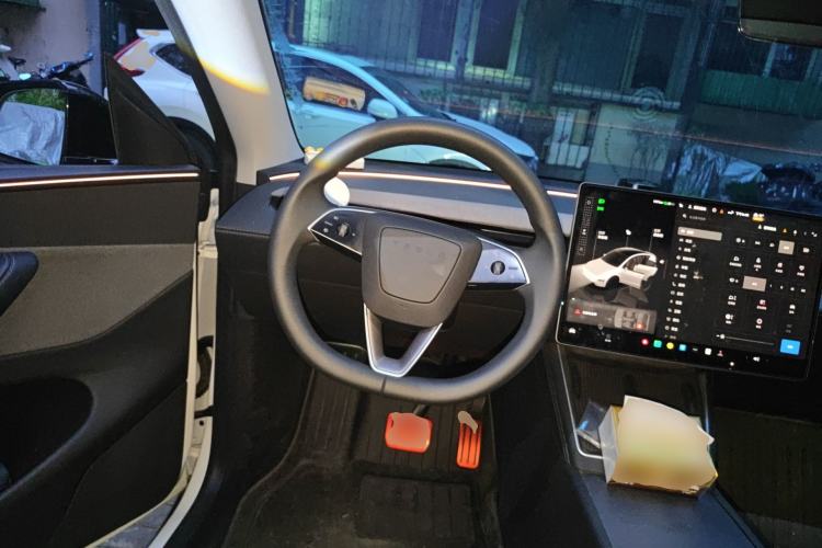 Used Tesla Model Y 2025 Rear-Wheel-Drive Version Steering Wheel