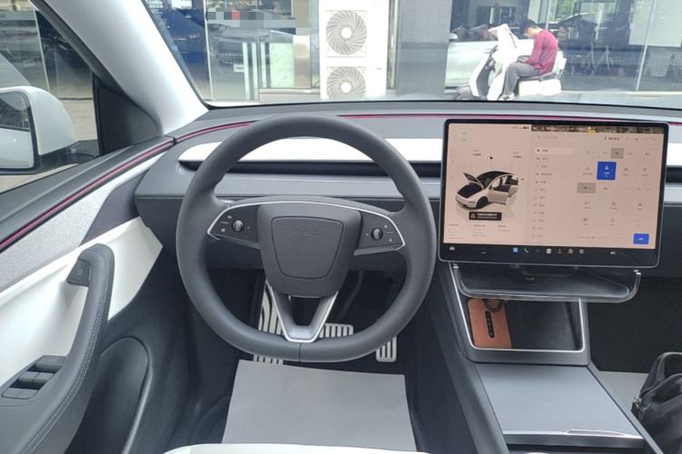 Used Tesla Model Y 2025 Long-Range All-Wheel-Drive Version Steering Wheel