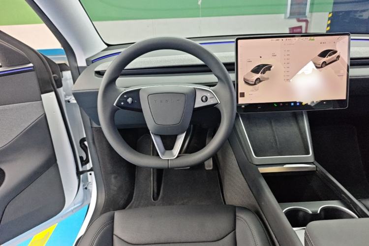 Used Tesla Model Y 2025 Rear-Wheel-Drive Version Steering Wheel