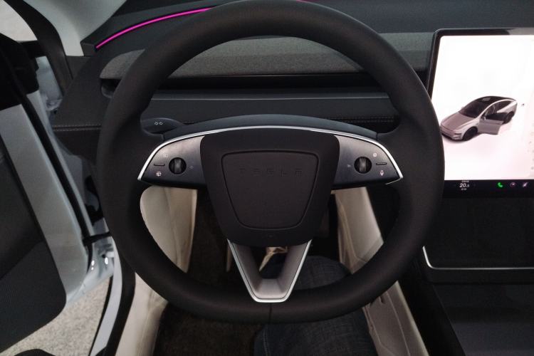 Used Tesla Model Y 2025 Rear-Wheel-Drive Version Steering Wheel