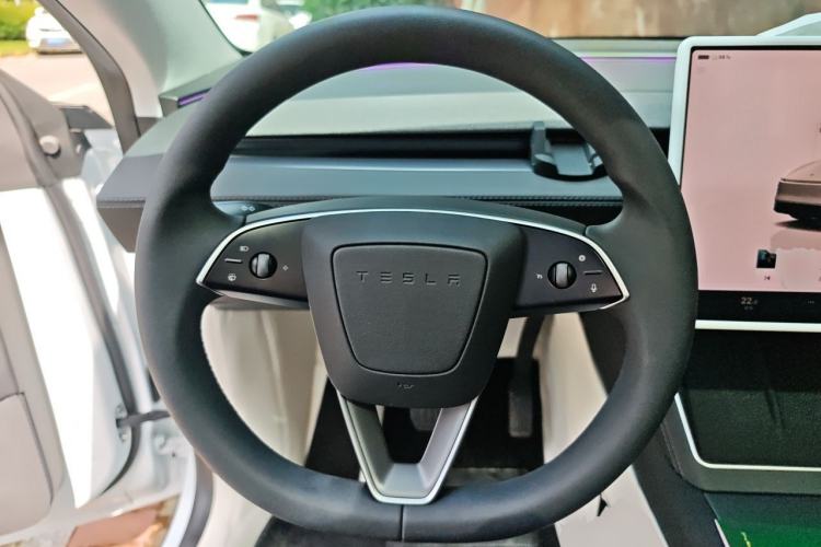 Used Tesla Model Y 2025 Rear-Wheel-Drive Version Steering Wheel