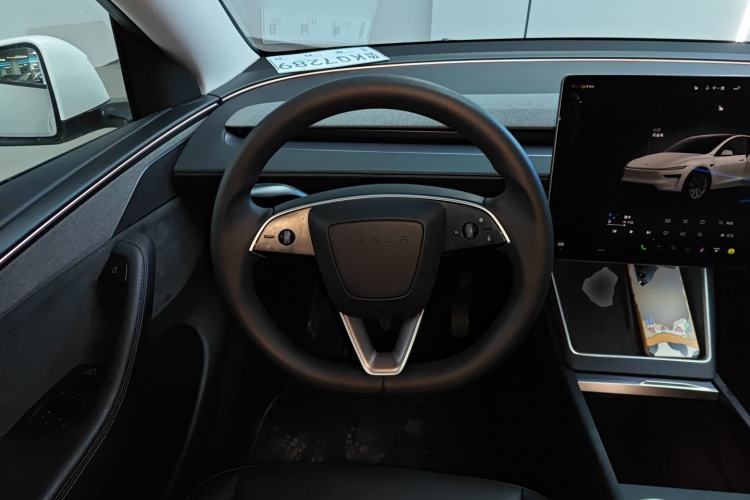 Used Tesla Model Y 2025 Long-Range All-Wheel-Drive Version Steering Wheel