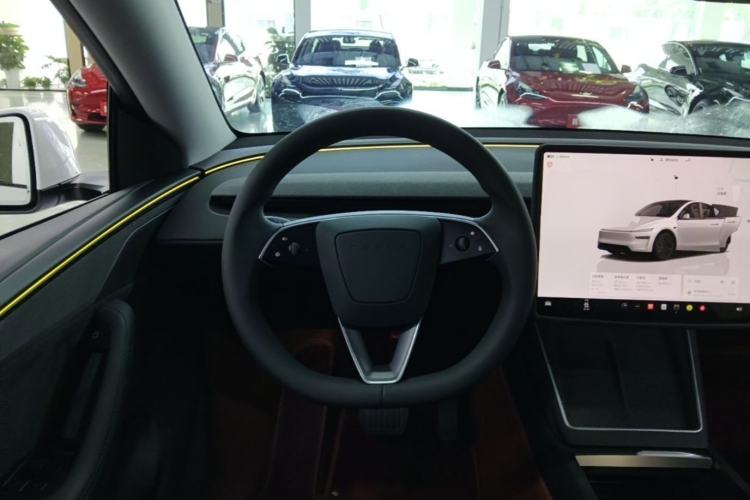 Used Tesla Model Y 2025 Updated Version Long-Range All-Wheel Drive Steering Wheel