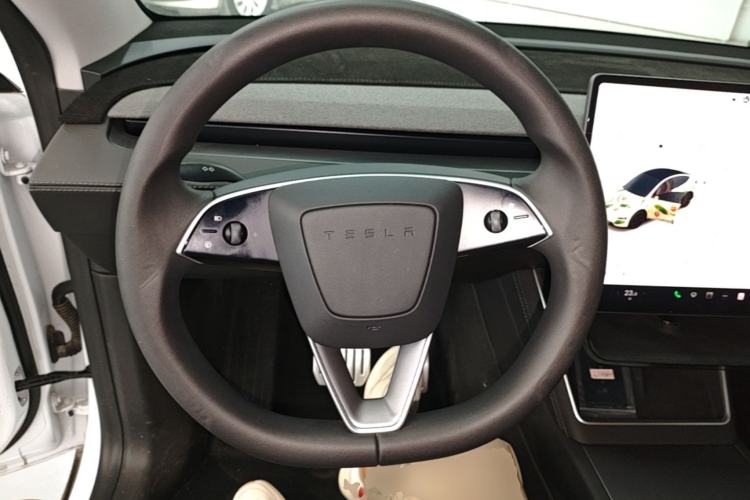 Used Tesla Model Y 2025 Rear-Wheel-Drive Version Steering Wheel