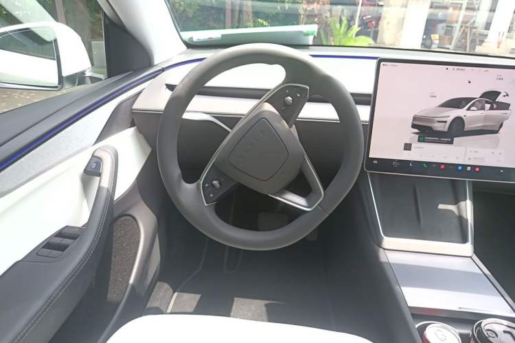 Used Tesla Model Y 2025 Long-Range All-Wheel-Drive Version Steering Wheel