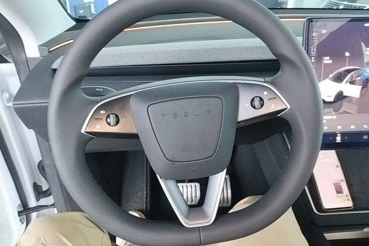 Used Tesla Model Y 2025 Updated Version Long-Range All-Wheel Drive Steering Wheel