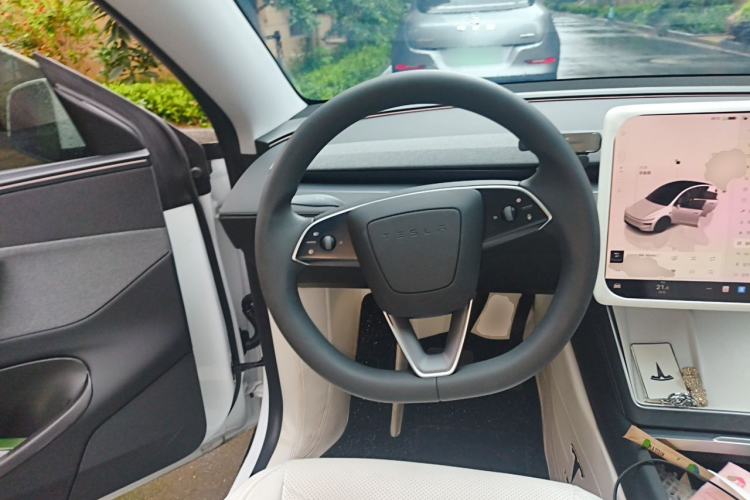 Used Tesla Model Y 2025 Rear-Wheel-Drive Version Steering Wheel