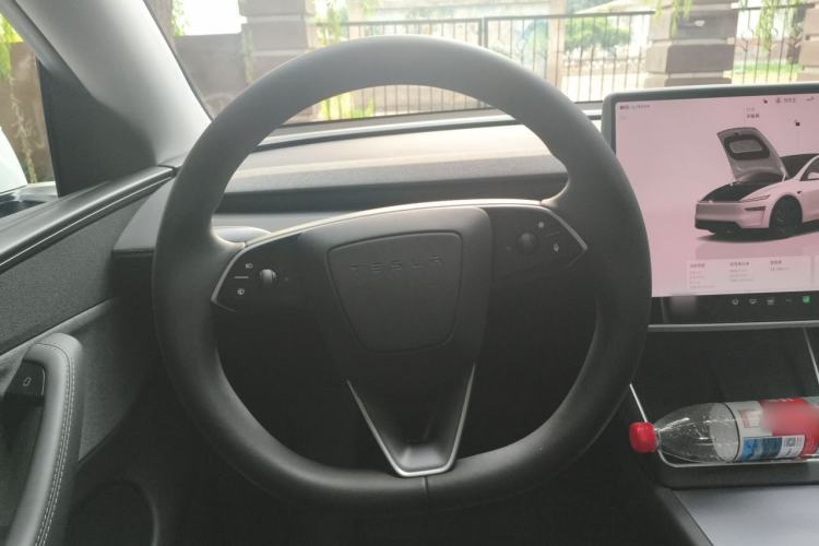 Used Tesla Model Y 2025 Rear-Wheel-Drive Version Steering Wheel