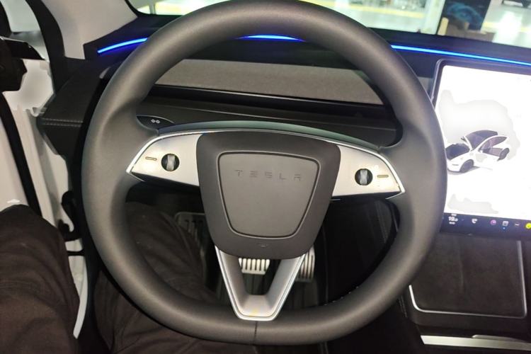 Used Tesla Model Y 2025 Rear-Wheel-Drive Version Steering Wheel