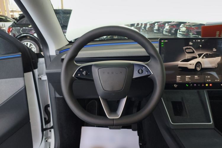 Used Tesla Model Y 2025 Rear-Wheel-Drive Version Steering Wheel
