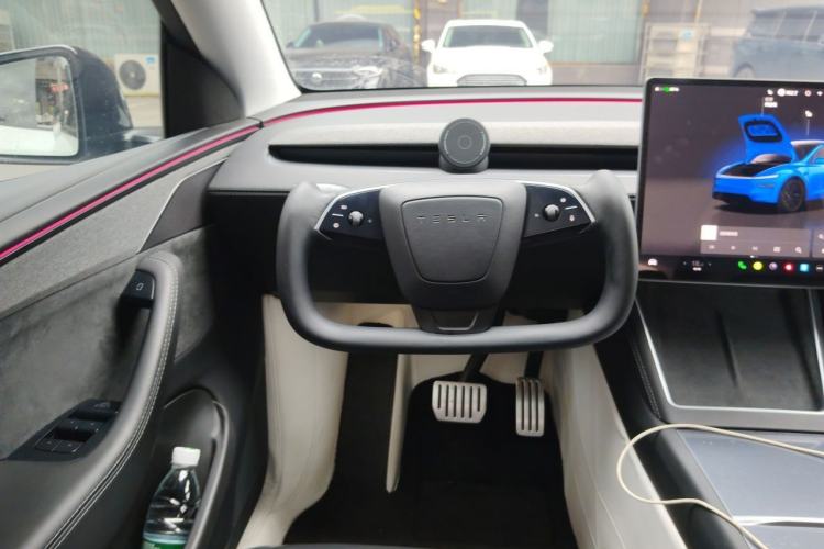 Used Tesla Model Y 2025 Updated Version Long-Range All-Wheel Drive Steering Wheel
