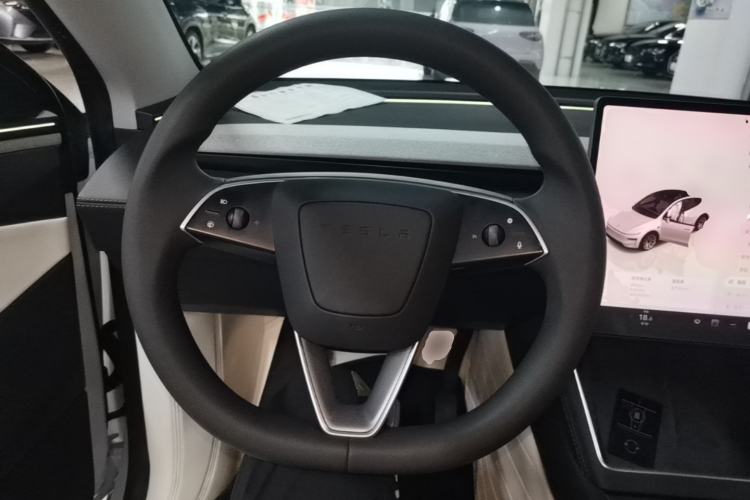 Used Tesla Model Y 2025 Long-Range All-Wheel-Drive Version Steering Wheel