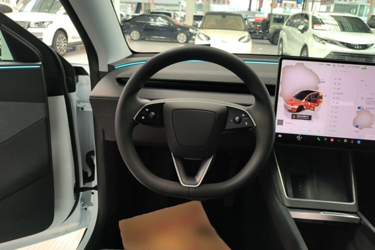 Used Tesla Model Y 2025 Rear-Wheel Drive First Edition Steering Wheel