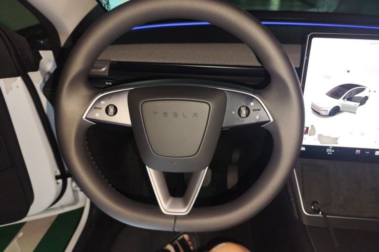 Used Tesla Model Y 2025 Updated Version Long-Range All-Wheel Drive Steering Wheel
