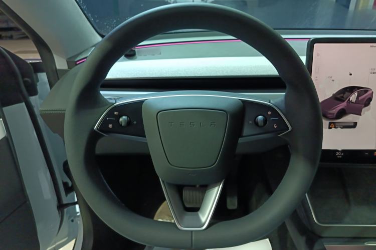 Used Tesla Model Y 2025 Long-Range All-Wheel-Drive Version Steering Wheel