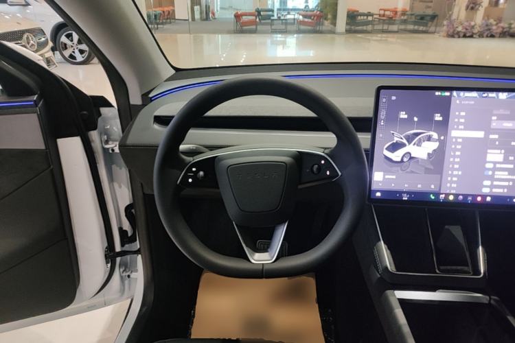 Used Tesla Model Y 2025 Updated Version Long-Range All-Wheel Drive Steering Wheel