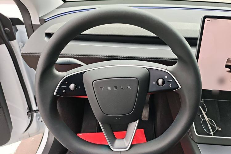 Used Tesla Model Y 2025 Rear-Wheel-Drive Version Steering Wheel