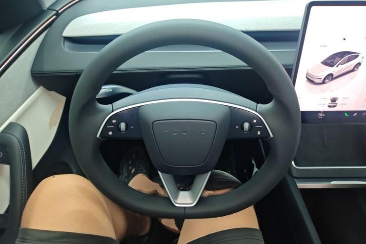 Used Tesla Model Y 2025 Rear-Wheel-Drive Version Steering Wheel