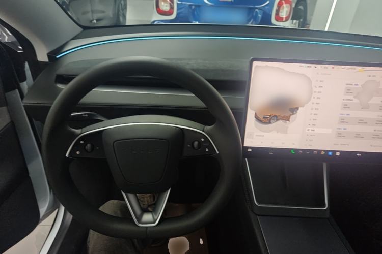 Used Tesla Model Y 2025 Rear-Wheel Drive First Edition Steering Wheel