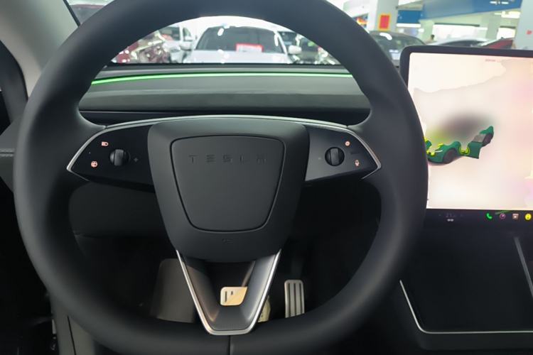 Used Tesla Model Y 2025 Long-Range All-Wheel Drive First Edition Steering Wheel