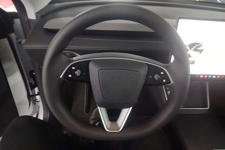 Used Tesla Model Y 2025 Rear-Wheel-Drive Version Steering Wheel
