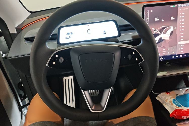 Used Tesla Model Y 2025 Long-Range All-Wheel-Drive Version Steering Wheel