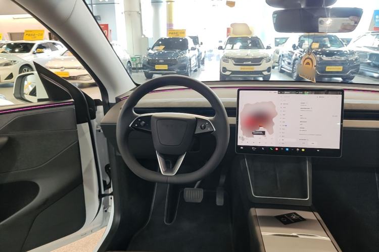 Used Tesla Model Y 2025 Long-Range All-Wheel Drive First Edition Steering Wheel