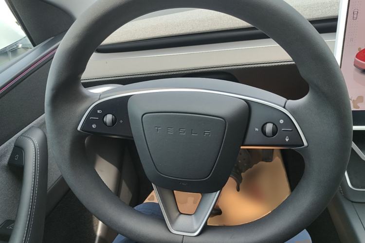 Used Tesla Model Y 2025 Rear-Wheel-Drive Version Steering Wheel