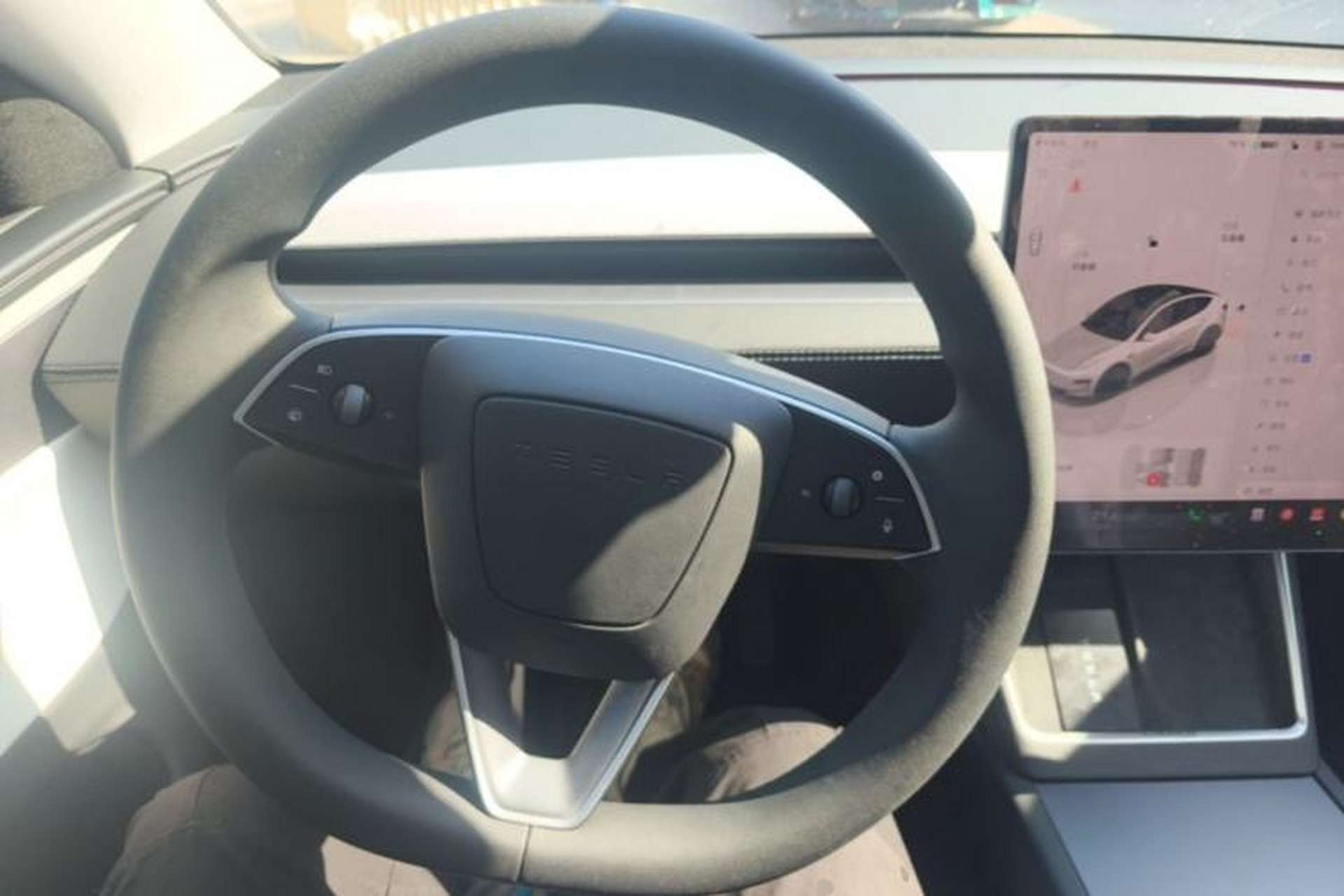 Used Tesla Model Y 2025 Long-Range All-Wheel Drive First Edition Steering Wheel