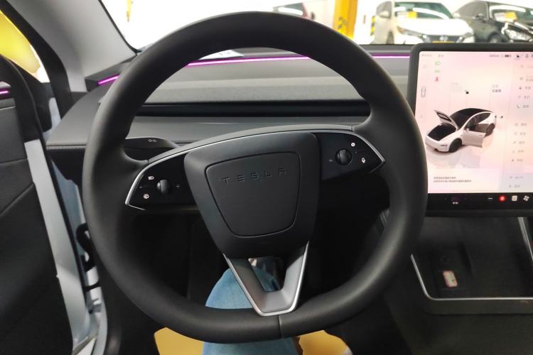 Used Tesla Model Y 2025 Long-Range All-Wheel-Drive Version Steering Wheel