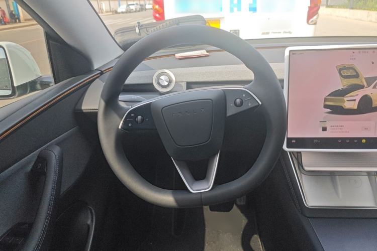 Used Tesla Model Y 2025 Rear-Wheel-Drive Version Steering Wheel
