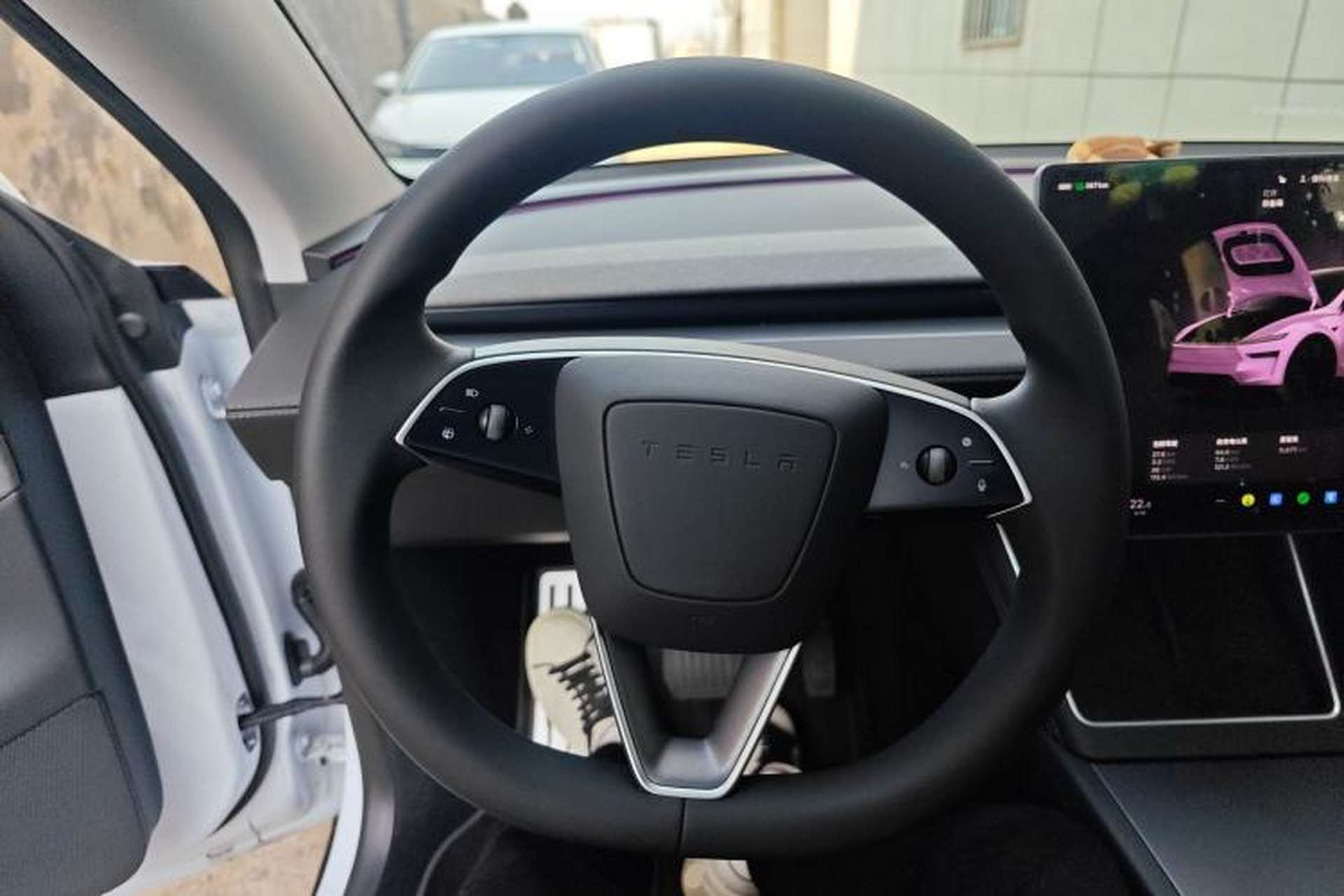 Used Tesla Model Y 2025 Rear-Wheel Drive First Edition Steering Wheel
