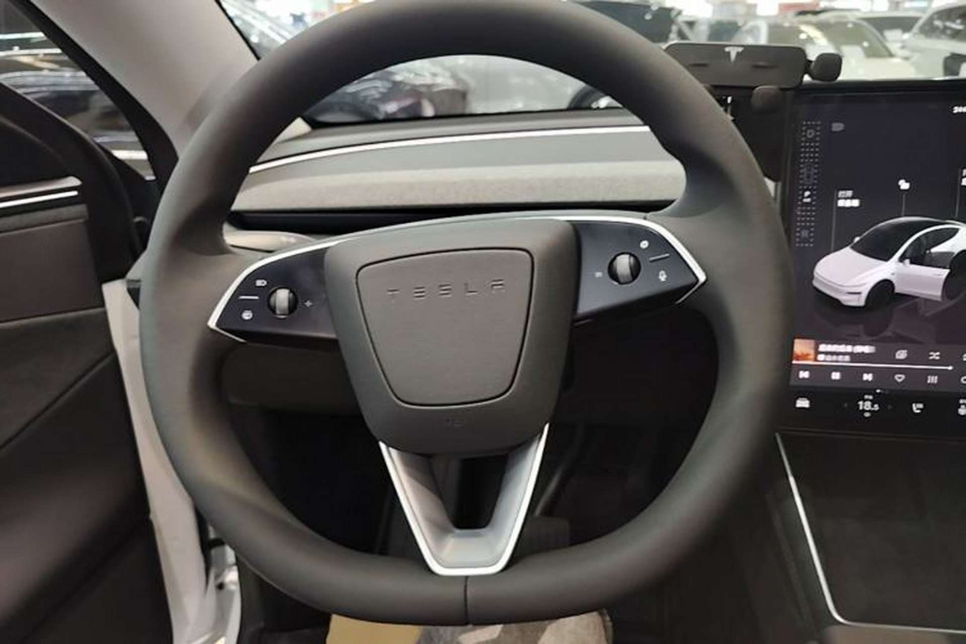 Used Tesla Model Y 2025 Long-Range All-Wheel-Drive Version Steering Wheel