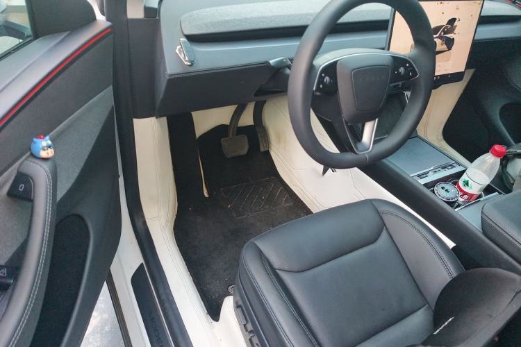 Used Tesla Model Y 2025 Rear-Wheel-Drive Version Steering Wheel