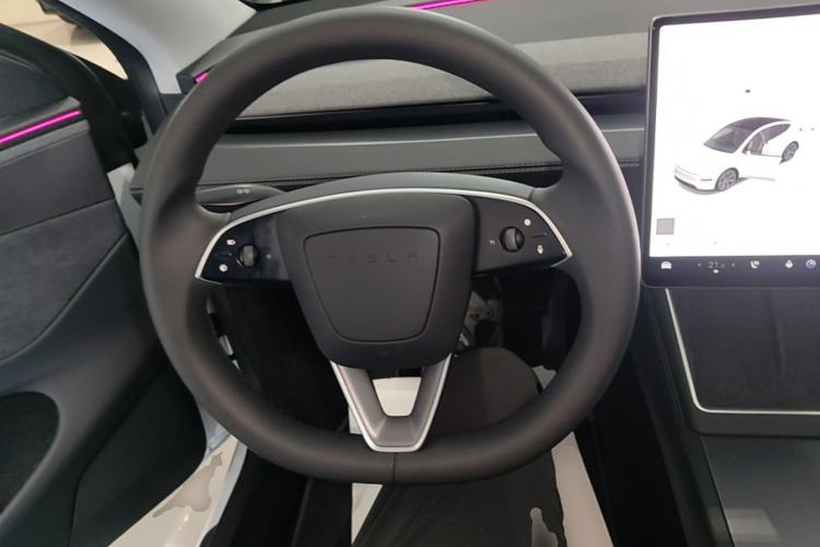 Used Tesla Model Y 2025 Long-Range All-Wheel-Drive Version Steering Wheel