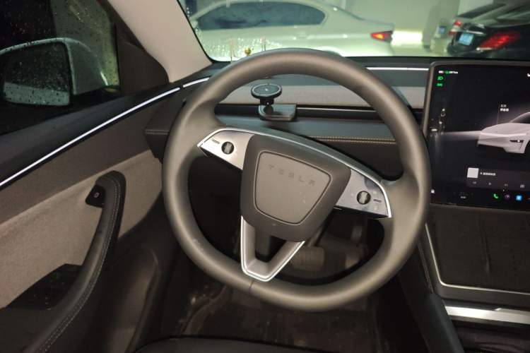Used Tesla Model Y 2025 Rear-Wheel-Drive Version Steering Wheel