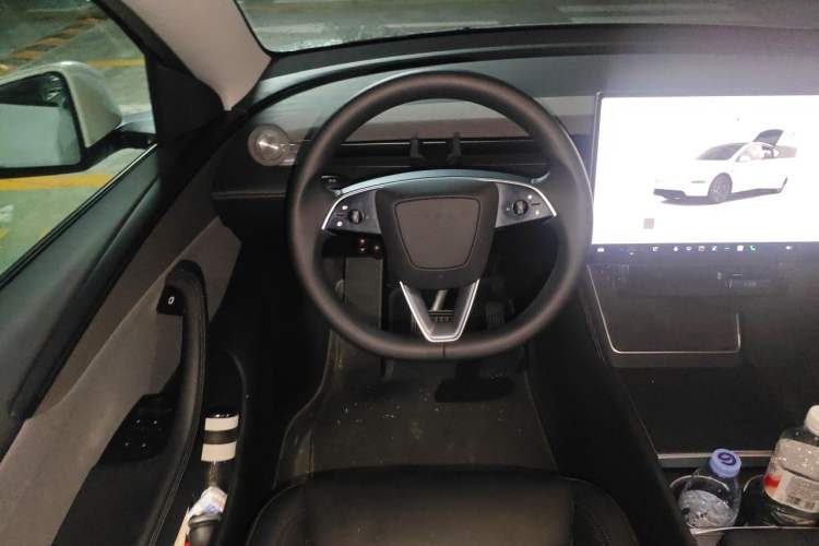 Used Tesla Model Y 2025 Rear-Wheel-Drive Version Steering Wheel