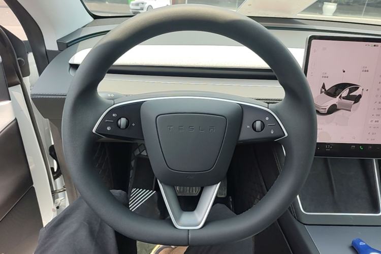 Used Tesla Model Y 2025 Long-Range All-Wheel-Drive Version Steering Wheel