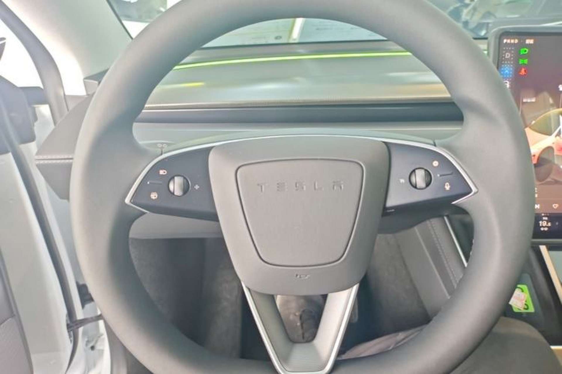 Used Tesla Model Y 2025 Rear-Wheel-Drive Version Steering Wheel