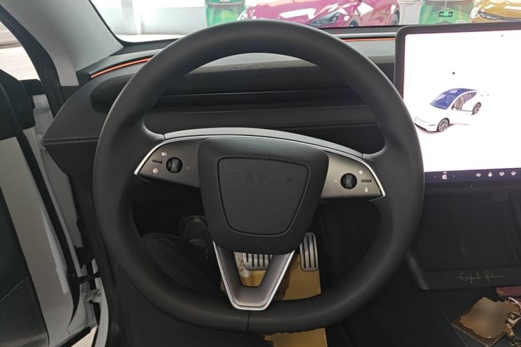 Used Tesla Model Y 2025 Rear-Wheel-Drive Version Steering Wheel