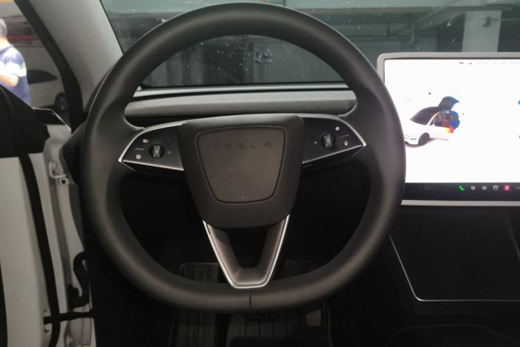 Used Tesla Model Y 2025 Updated Version Long-Range All-Wheel Drive Steering Wheel