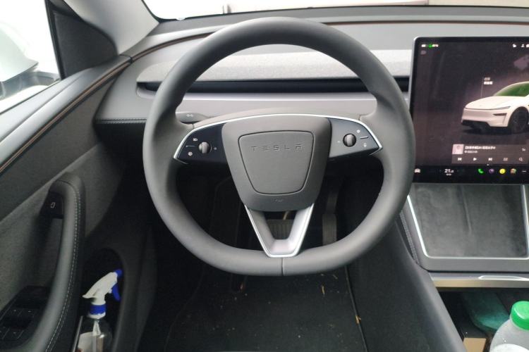 Used Tesla Model Y 2025 Rear-Wheel-Drive Version Steering Wheel