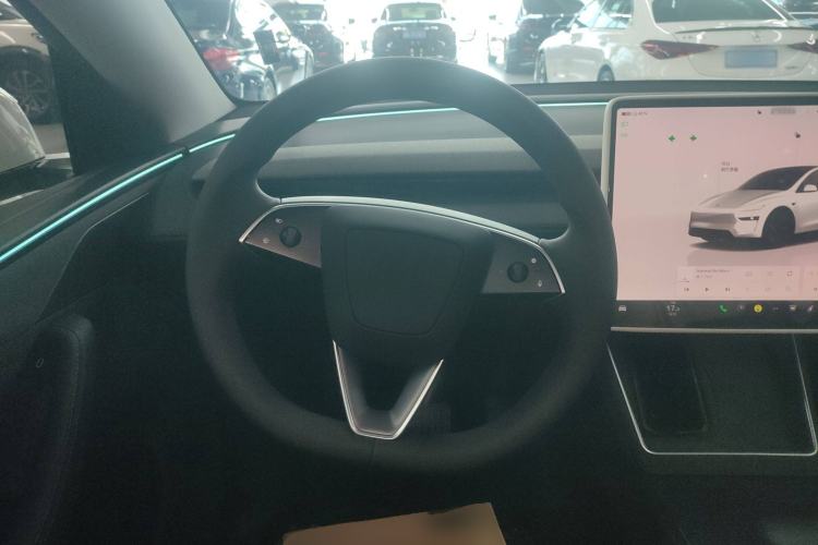 Used Tesla Model Y 2025 Long-Range All-Wheel-Drive Version Steering Wheel