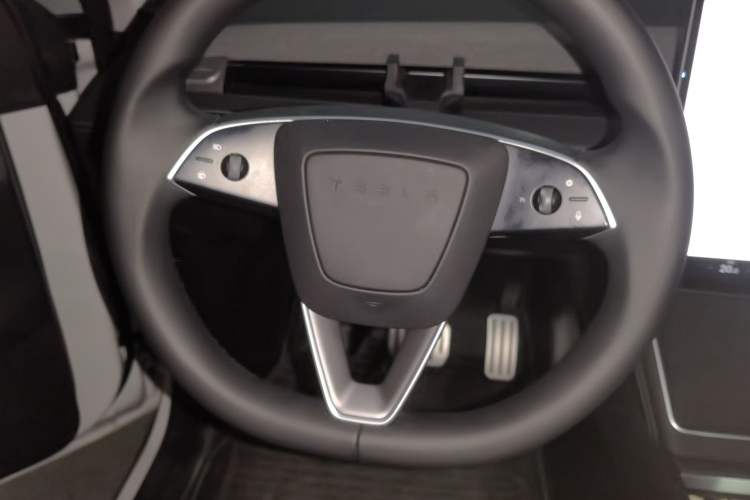 Used Tesla Model Y 2025 Rear-Wheel-Drive Version Steering Wheel