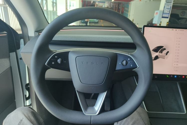 Used Tesla Model Y 2025 Rear-Wheel-Drive Version Steering Wheel
