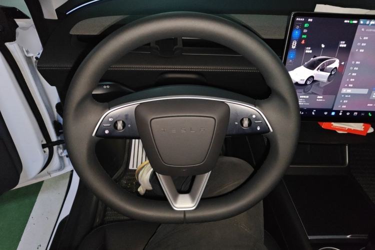 Used Tesla Model Y 2025 Updated Version Long-Range All-Wheel Drive Steering Wheel